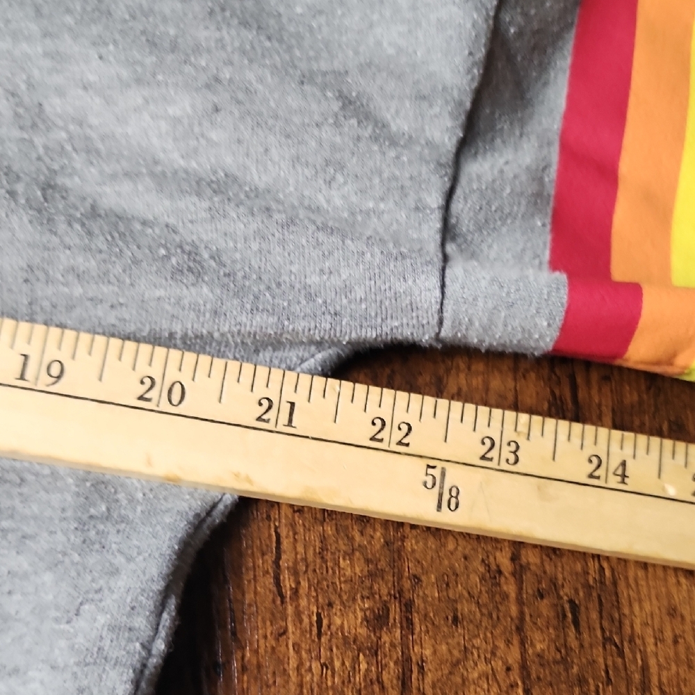 HOT TOPIC | LGBTQIA+ Pride Rainbow Heart Embroidered Cropped Hoodie Gray | M L - Picture 6 of 9